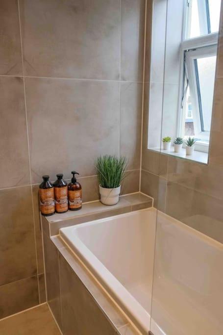 Garden Of Eden 1 Bedroom Flat In Fishponds บริสตอล ภายนอก รูปภาพ